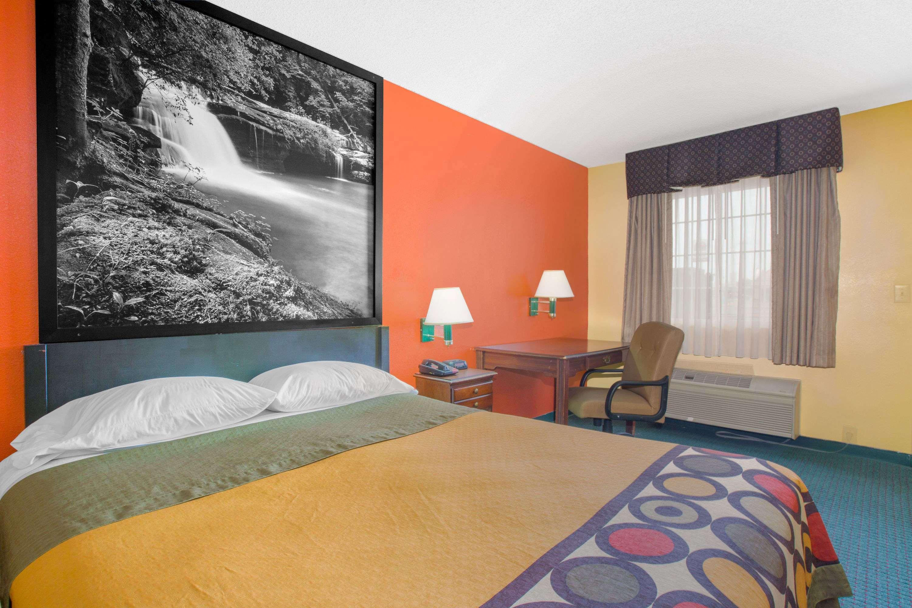 Super 8 By Wyndham Talladega Al Exterior photo