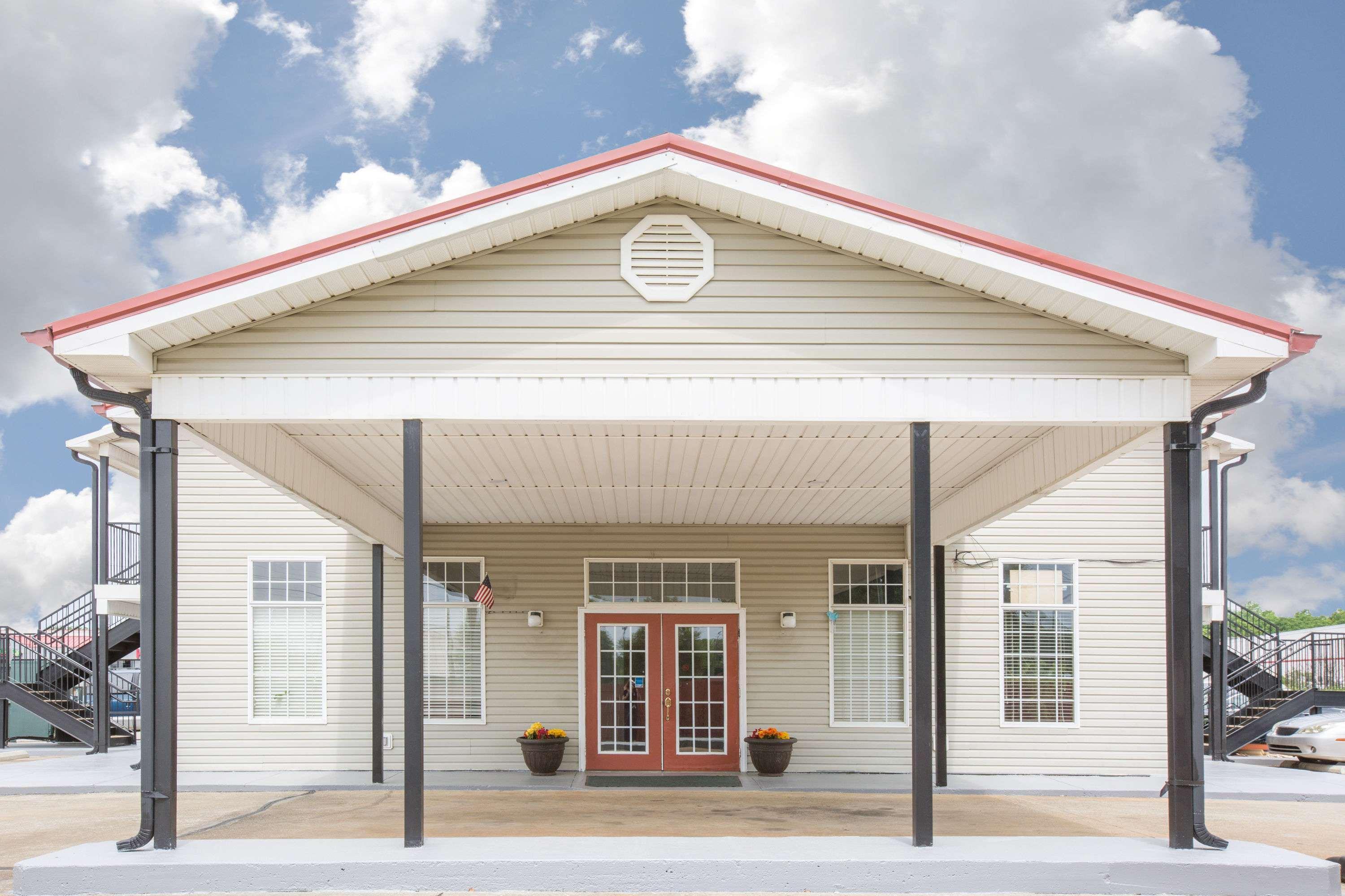 Super 8 By Wyndham Talladega Al Exterior photo